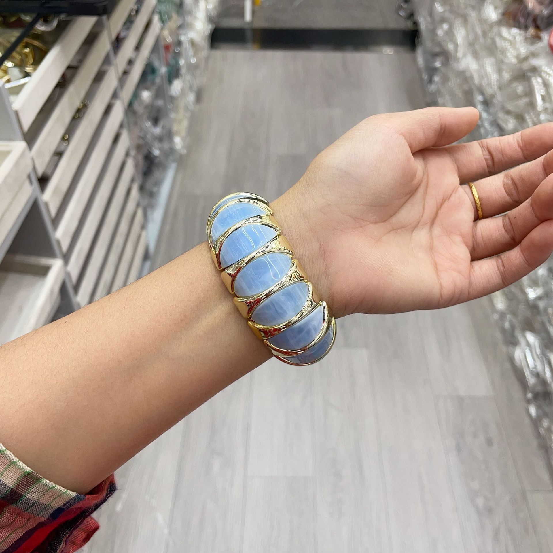 67g Weight Bangle Classification Arylic Chain Material 1 Piece Quantity Holiday, Street Occasion Acrylic Material Geometric Pattern All Seasons Season Women's Gender Retro, Exaggerated Style Retro Exaggerated Geometric Acrylic Bangles Wholesale 4