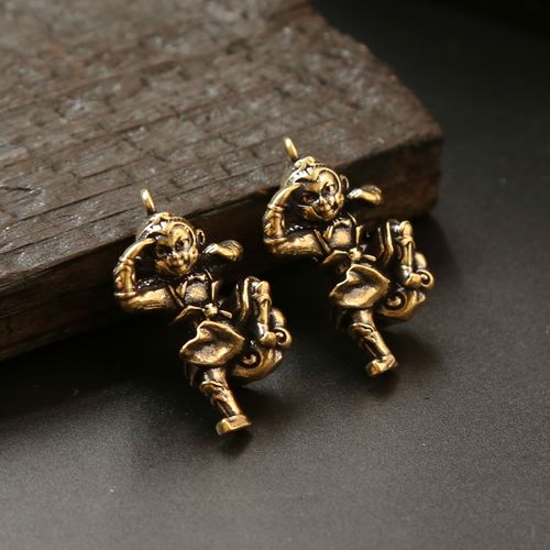 Brass Sun Wukong key chain pendant Monkey King Monkey King car key men's and women's bag pendant