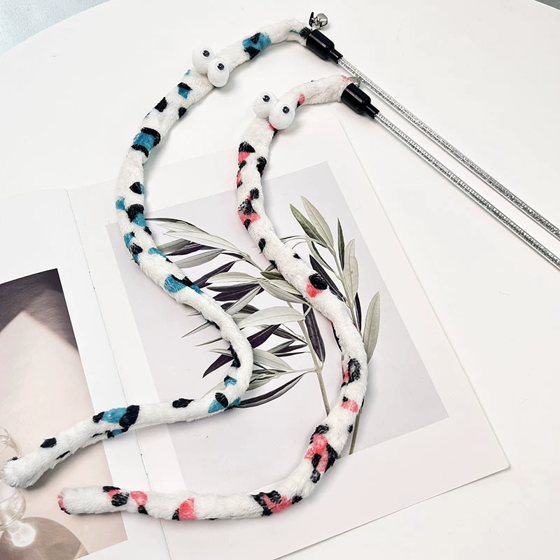 Древесные кошачьи палочки Оптовая продажа фланелевой ткани пятнистая змея цветная длинная бархатная полоска Древесные кошачьи палочки игрушки для кошек