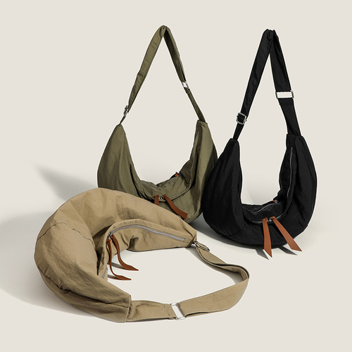 New 2024 Korean Style Versatile Women's Crossbody Bag Fashion Solid Color Women's Crescent Bag Simple Nylon Underarm Bag