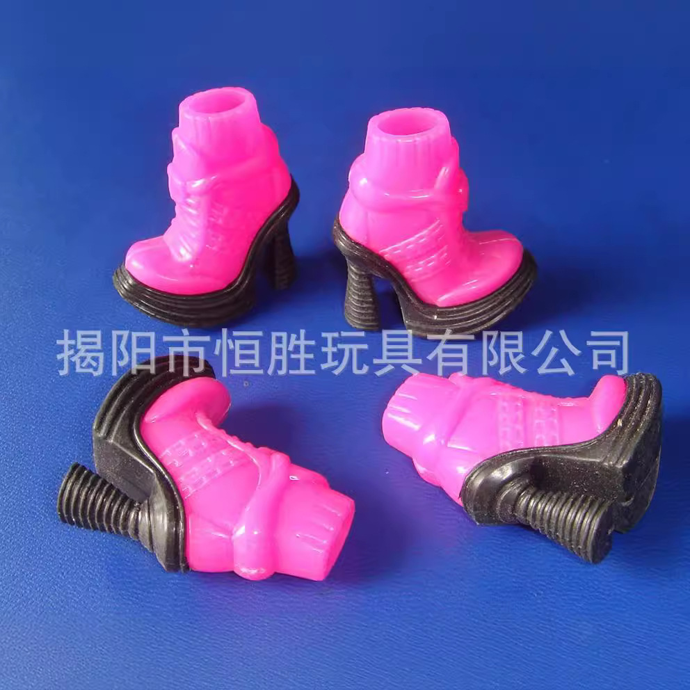 Plastic toy with accessories