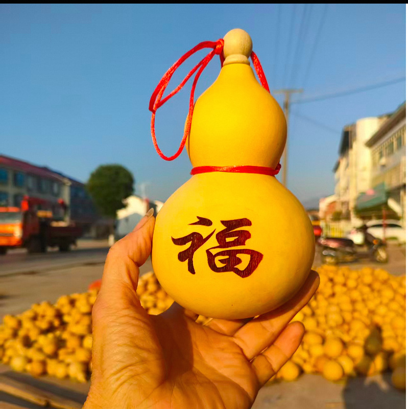 Natural Gourd with the Character "Fu" for Good Fortune, Suitable for Housewarming, Home Living Room Decoration, and Craft Ornament
