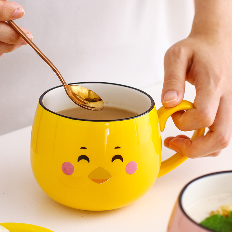 Taza de cerámica para parejas con tapa y cuchara, taza de café creativa de dibujos animados, taza de leche, taza personalizada creativa, linda y divertida