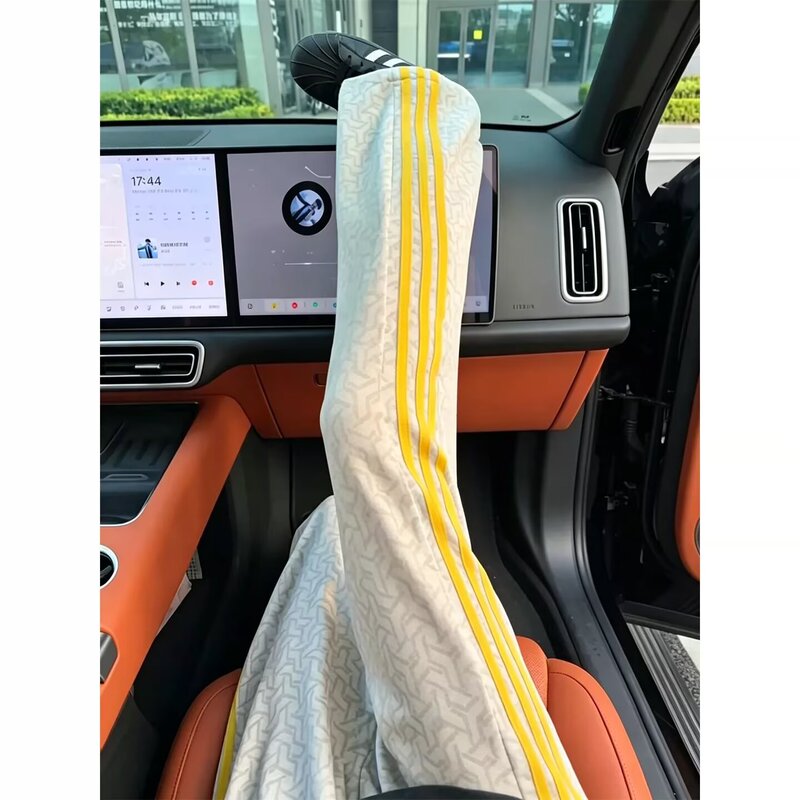 2026 Autumn American-style striped color-block athletic sweatpants for men, featuring a flowing, wide-leg design, loose fit, straight cut, and suitable for outdoor casual wear 2026 Autumn American-style striped color-block athletic sweatpants for men, featuring a flowing, wide-leg design, loose fit, straight cut, and suitable for outdoor casual wear