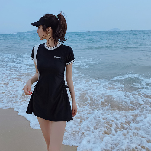 2024 new swimsuit female student one-piece conservative cover belly slimming small breasts gathered Korean ins hot spring swimsuit