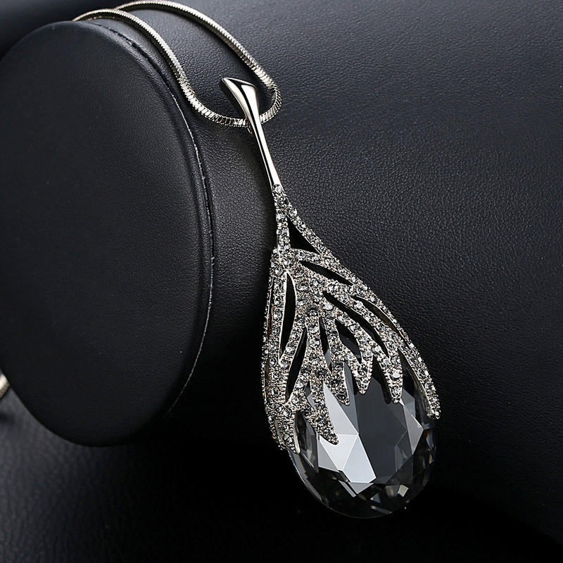 wholesale fashion diamond-studded water drop crystal pendant necklace nihaojewelry