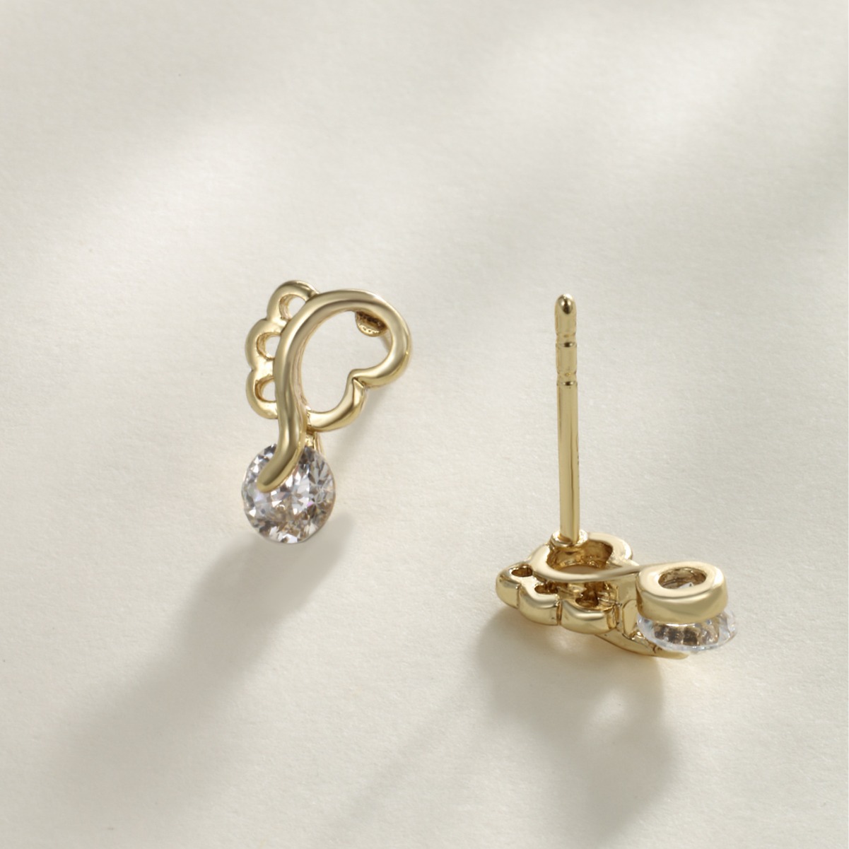 Joyas Xuping pequeñas y lindas pernos de alas ligeros de lujo de alto nivel japonés y coreano nicho temperamento pendientes de aleación para mujeres