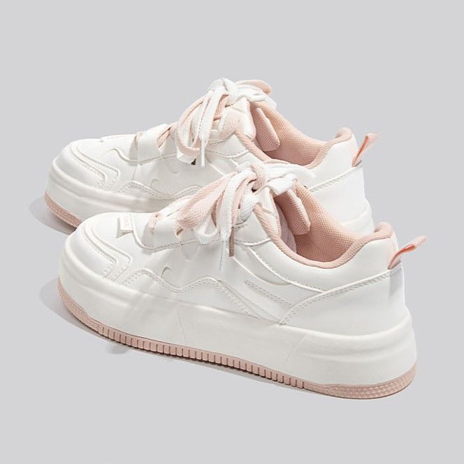 Zapatos de skate calientes de caída 2024 otoño y invierno de moda deportiva con suela gruesa y cómoda para estudiantes zapatos blancos ligeros de moda