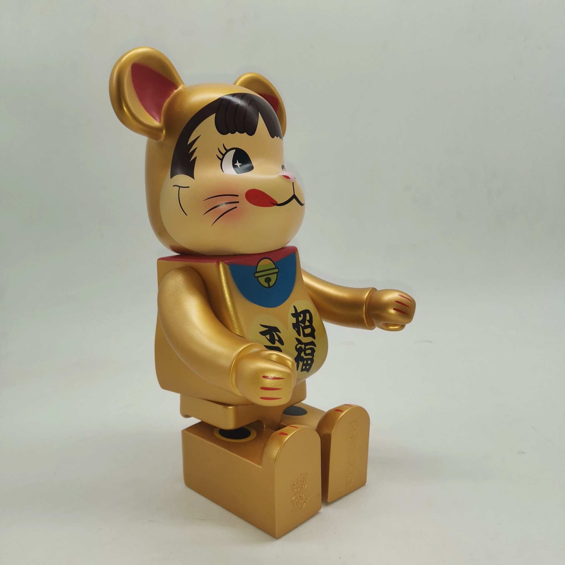Сувенирный Медведь Bearbrick Bearbrick Bear Fuji Модель Серебряное молочное «девушка» рука об руку
