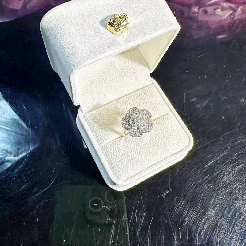 Bijoux de fiançailles trois pièces pour femme, style européen et américain, ornés de diamants sertis de diamants._voghion.com