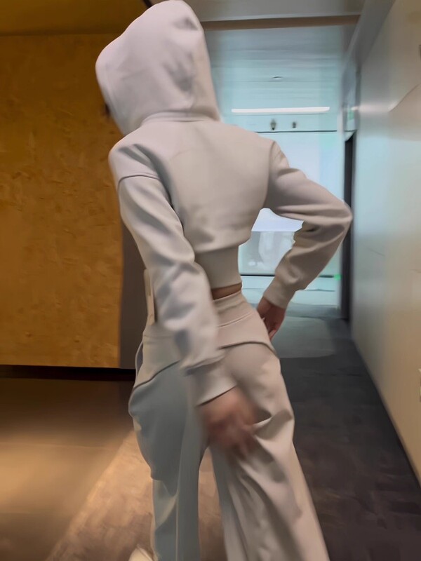 白灰色短款卫衣外套2025早秋新款连帽开衫美式辣妹运动休闲上衣|undefined