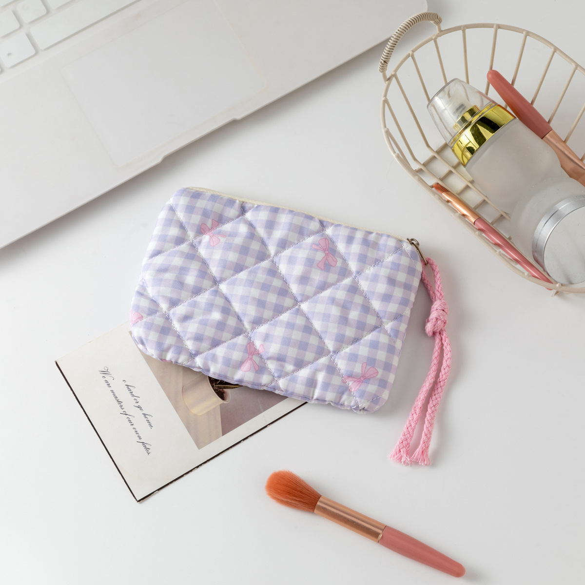 보라색 격자 무늬 리본