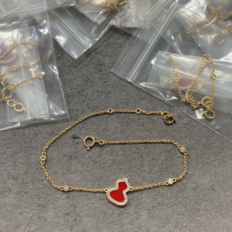 New 4-Diamond Gourd Bracelet for Women, Red Agate, High-Grade Full Diamond Inlaid with White Mother-Of-Pearl, Fashionable and Versatile, High-End Clavicle Chain