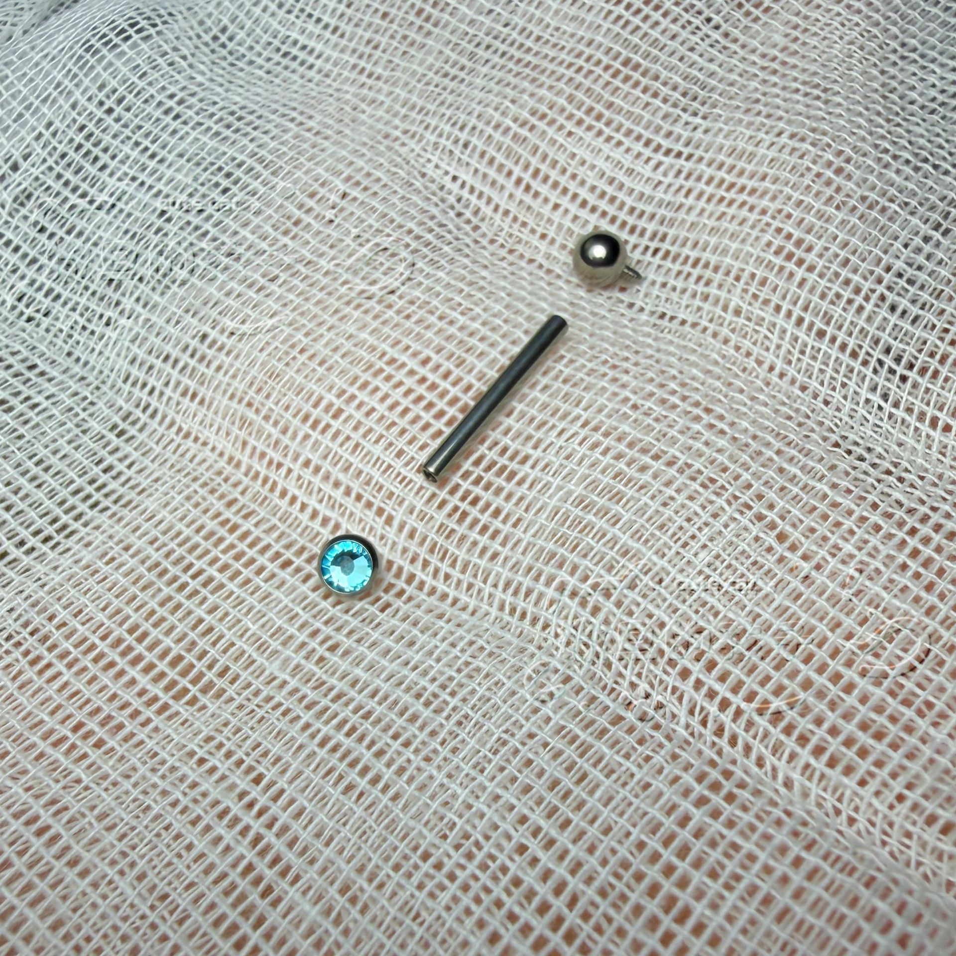 16G labret stud size and finish detail
