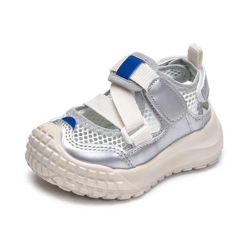 Zapatos para niñas, sandalias deportivas, estilo de verano 2025, nuevos zapatos para niños, sandalias Baotou de verano, zapatos de red individuales de verano para niños