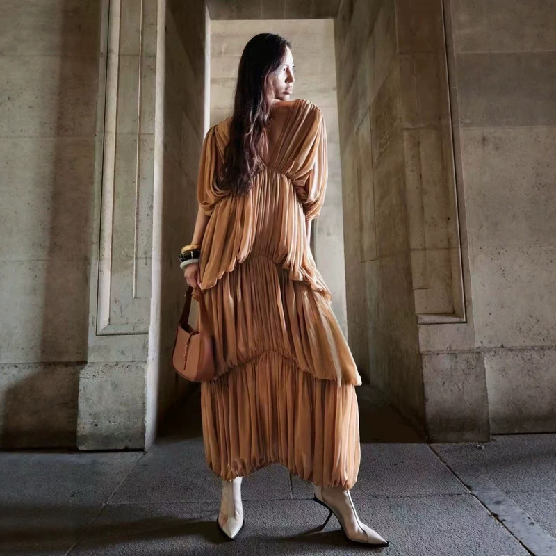 European and American style, luxurious and elegant, sexy dress, Maillard V-neck, pleated evening gown, long dress, vacation-style dress European and American style, luxurious and elegant, sexy dress, Maillard V-neck, pleated evening gown, long dress, vacation-style dress