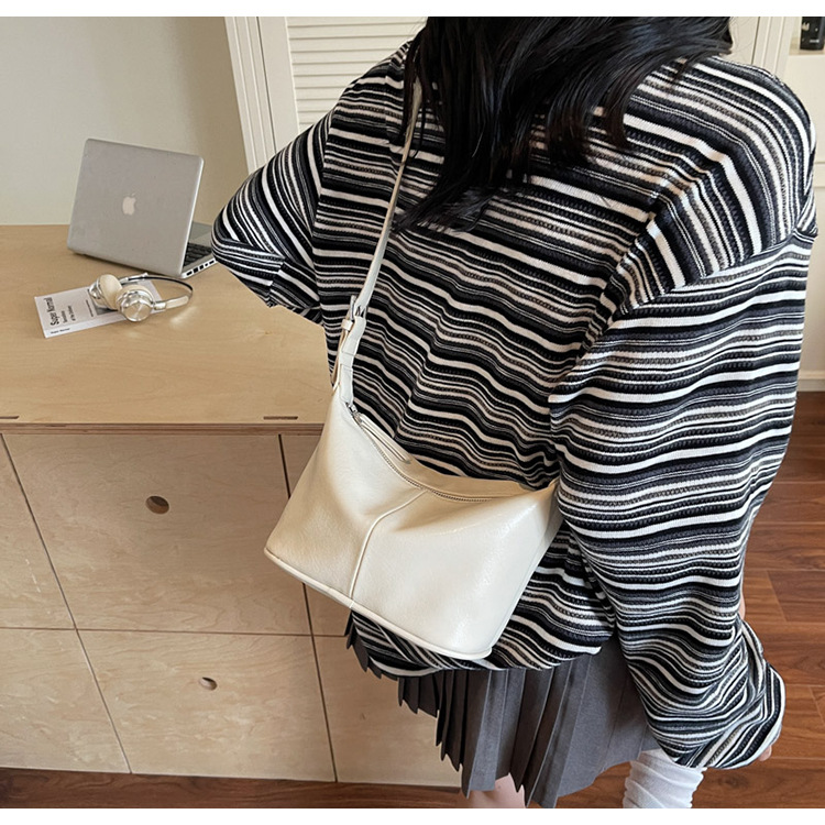 Korean commuter versatile underarm bag for women 2025 New summer fashion dumpling bag Niche single-shoulder crossbody bag trend undefined