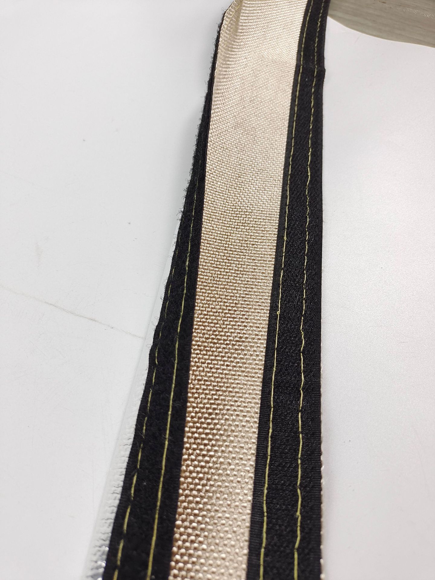 批发保温铝箔搭扣护套铝箔玻璃纤维搭扣式热套管汽车线束隔热护套