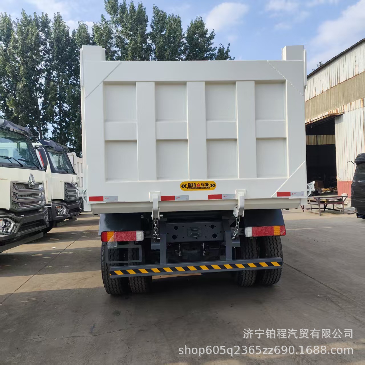 Export to Africa for cross-border sales of used HOWO dump trucks, heavy-duty dump trucks, with left and right steering options available