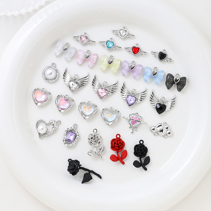 4g Weight Pendant Jewelry Making Type DIY Jewelry Accessories Classification 1 Piece Quantity Alloy Material Heart Shape, Rose Pattern Plating Design Simple Style, Classic Style Style 1 Piece Alloy Heart Shape Rose Pendant 3