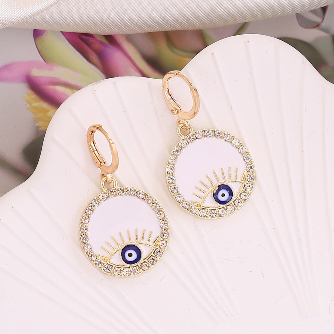 Retro Full Diamond Pearl Eye Earrings Wholesale Nihaojewelry display picture 4