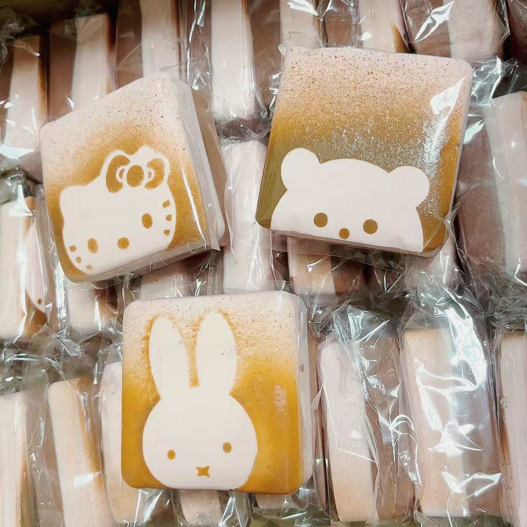 느린 리바운드 표현의 촉촉하고 부드러운 초콜릿 토스트 무작위 1개