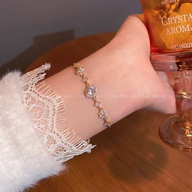 耳环;项链;手链