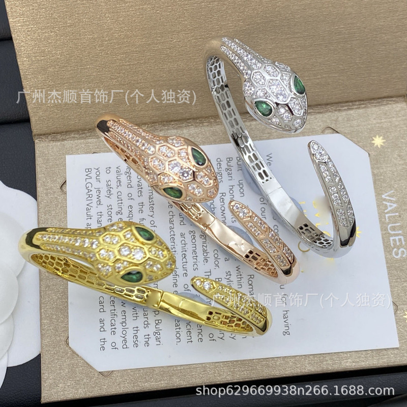 Baojia European and American Style New Snake Head Green Eye Bracelet with Full Diamond Inlay, Light Luxury Bracelet with Letter Bv, High-End and Elegant Bracelet Baojia European and American Style New Snake Head Green Eye Bracelet with Full Diamond Inlay, Light Luxury Bracelet with Letter Bv, High-End and Elegant Bracelet