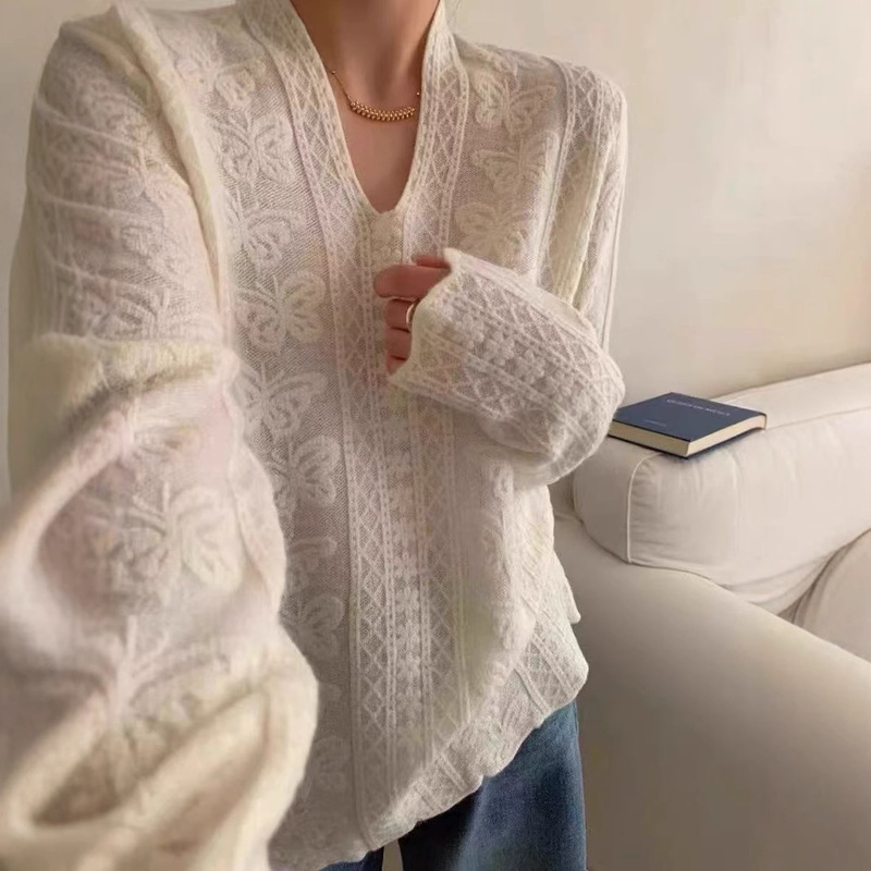 European Station 2025 Early Spring Korean Style Elegant V-Neck Butterfly Lace Wool Crochet Knit Pullover Base Top