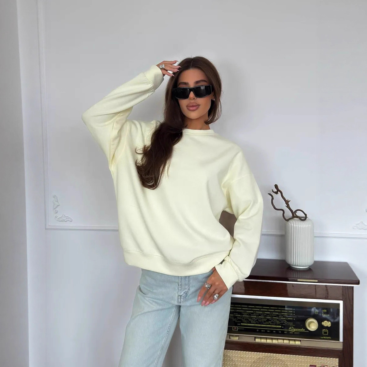Autumn and Winter European and American Style Simple and Elegant Solid Color Plain Loose Versatile Fleece-Lined Thickened Crew Neck Sweatshirt Outerwear