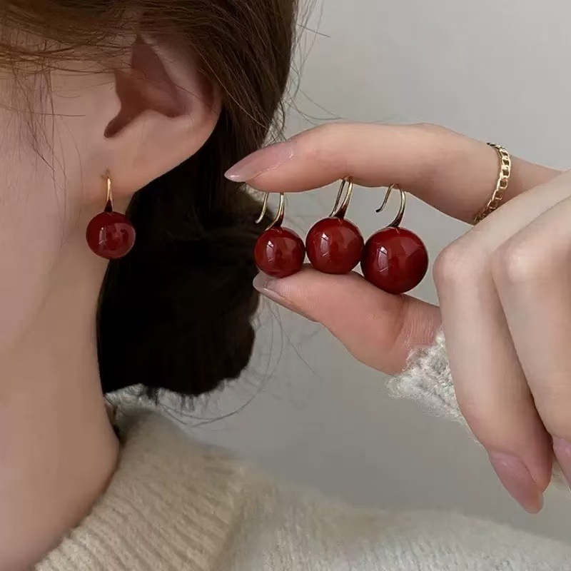 Pendientes de perlas de color gris de cáñamo real Pendientes de temperamento retro de lujo ligero y de alta gama Pendientes de moda femenina gancho de oreja de viento frío