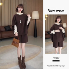 入秋穿搭一整套法式花边打底衫女高级感斗篷外套阔腿短裤三件套装