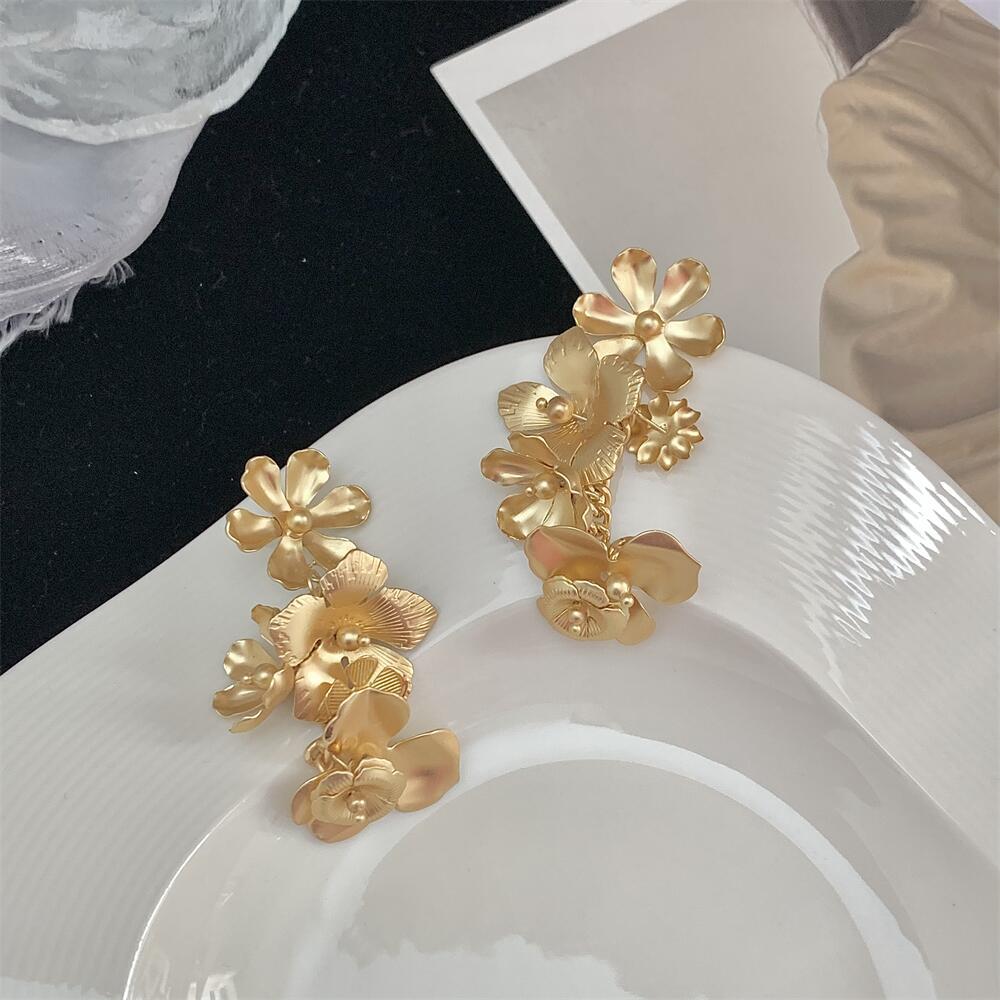 1 Pair Sweet Flower Plating Metal Drop Earrings display picture 1