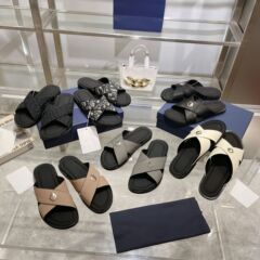 D家の夏のアルファベットのスリッパの新型カジュアルな男性のサンダルのファッション的な外はサンダルのビーチを着ています。