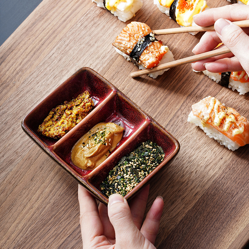 El horno se convierte en un plato de bocadillos creativo de tres comparticiones retro, plato de salsa, plato de cocina japonesa, plato de salsa de cerámica, plato de sushi
