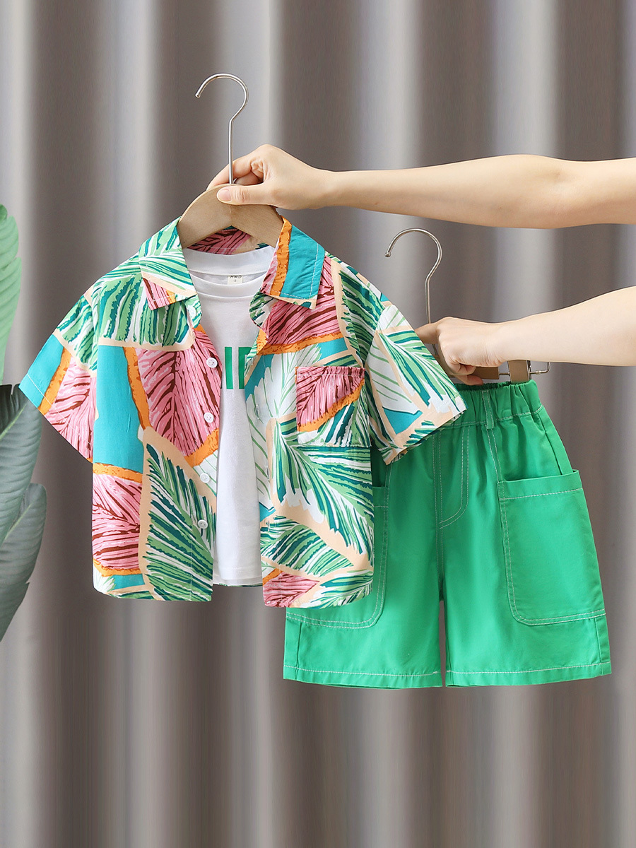 5684 traje de camisa de estilo de vacaciones para niños 2025 verano nuevo traje de tres piezas de ropa de playa de Sanya junto al mar para niños