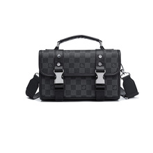 跨境外贸男包男士斜挎包经典时尚搭配单肩包翻盖邮差高品质包包批