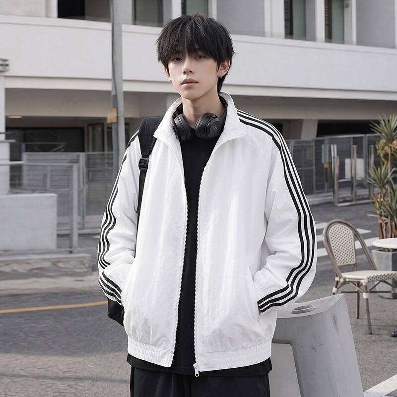 Camel-style outdoor sports long-sleeve jacket with woven tape and striped design, a popular live-streaming item featuring a stand-up collar Camel-style outdoor sports long-sleeve jacket with woven tape and striped design, a popular live-streaming item featuring a stand-up collar