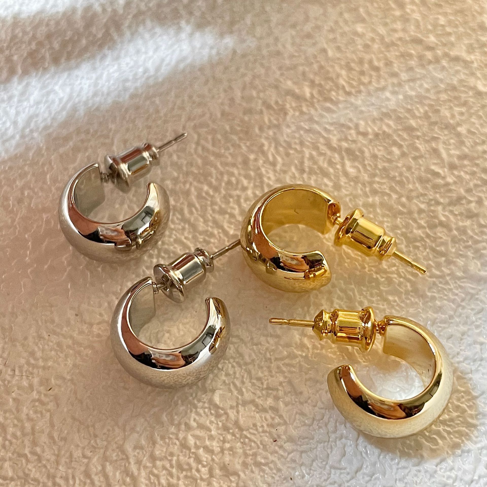 1 Pair Quantity Shopping Occasion Copper Material 1 Pair Modern Style C Shape Asymmetrical Plating Copper 18k Gold Plated Earrings