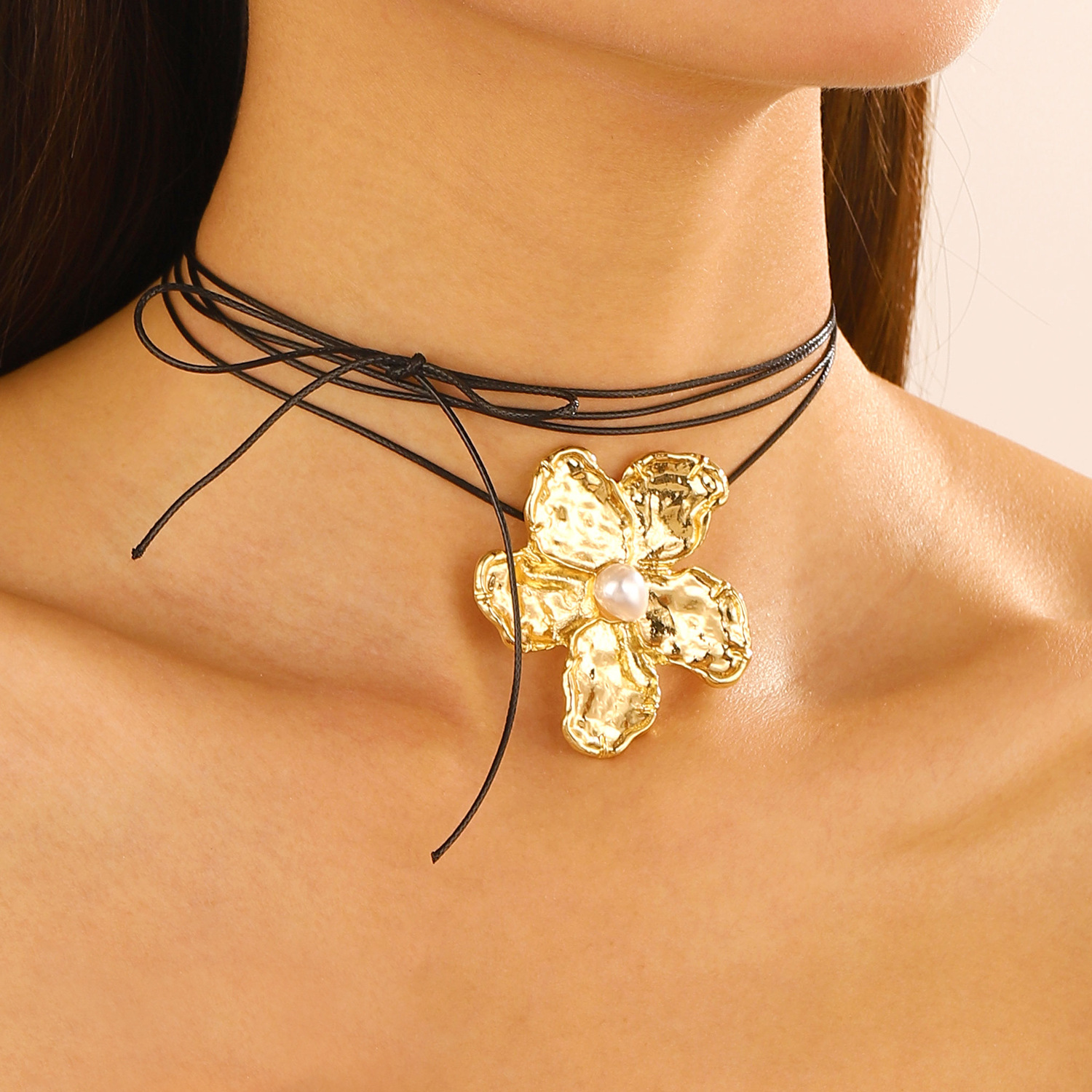 1 Piece Quantity Retro Exaggerated Flower Alloy Choker Wholesale