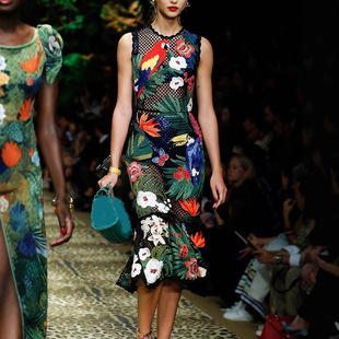 Ůʿ���Ķȼ������B��ȹ�A�I�o�仨�B����ӡ��ƴ���~βȹ���L��