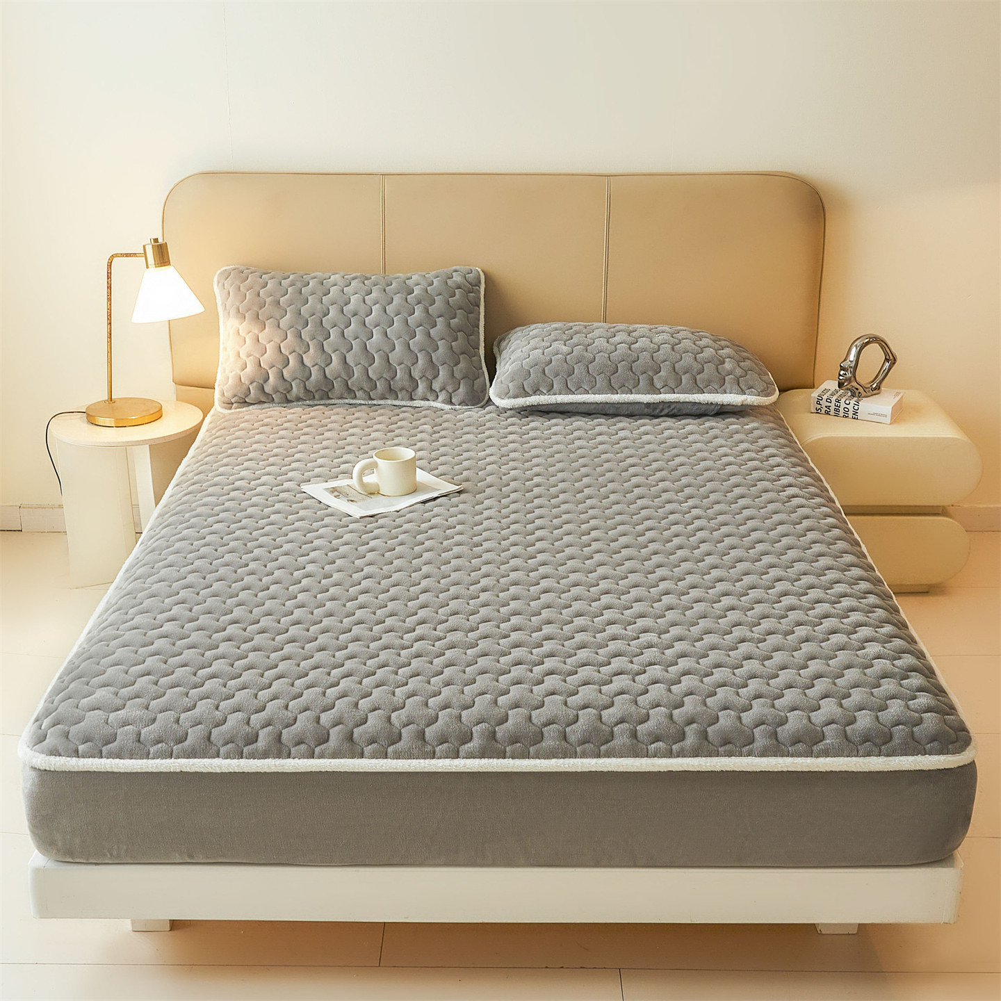 Winter Thickened Milk Velvet Quilted Fitted Sheet, Class a Single Piece Solid Color Bed Cover, Non-Slip Simmons Mattress Cover Protector