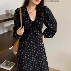 大码女装胖mm设计感碎花连衣裙长袖复古气质收腰显瘦V领法式长裙