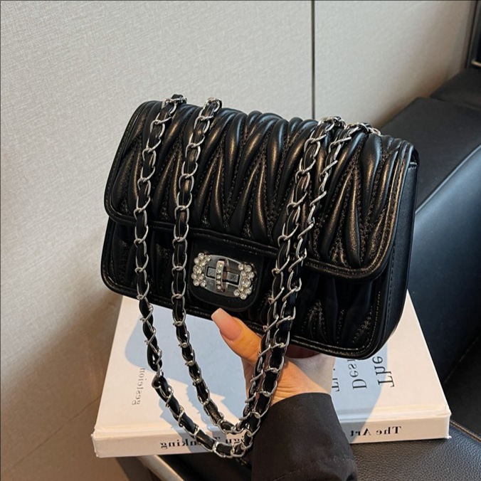 Bolsa de cadena de estilo Xiaoxiangling transfronterizo, bolsa cuadrada de damas, otoño y invierno 2025, nueva bolsa de hombro de moda universal