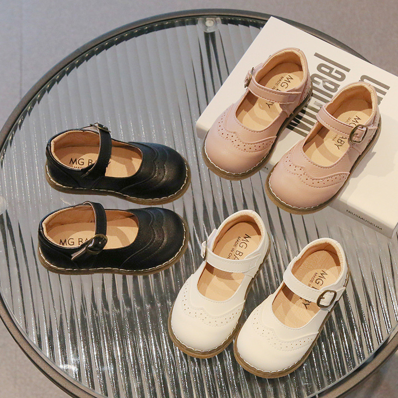 Casual demi-season shoes