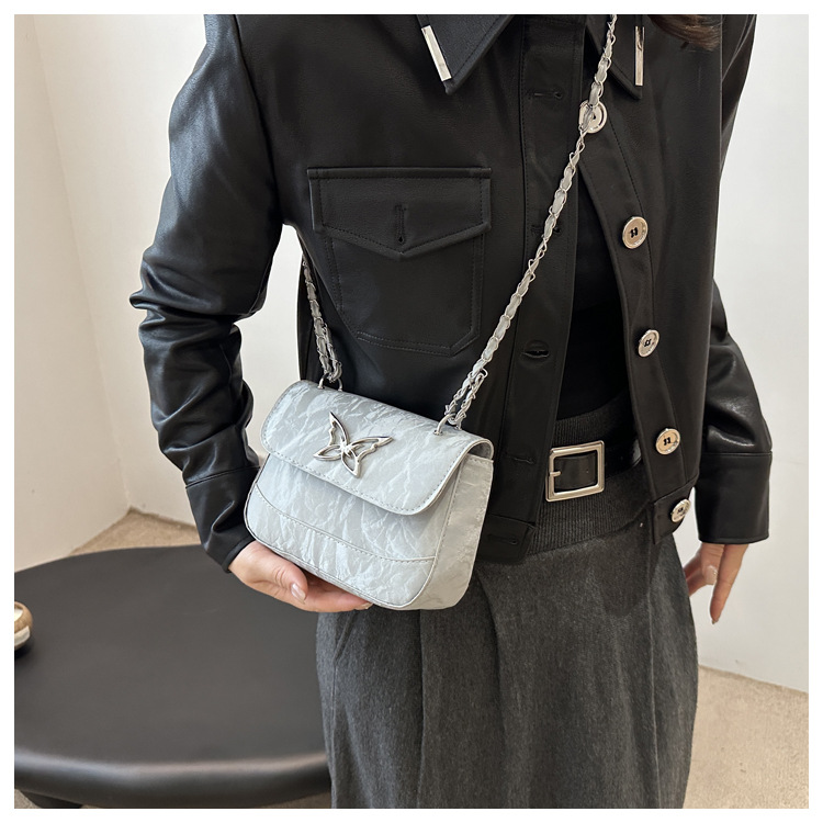 This is a trendy, casual, fashionable and simple crossbody bag for women with a niche design in the autumn of 2024 undefined