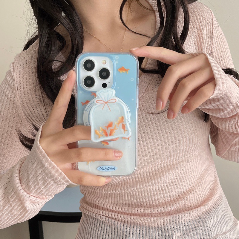 Funda de teléfono simple estilo coreano con diseño de pez dorado azul degradado, adecuada para Apple 14, 17promax, japonés y coreano, 15pro/16pro