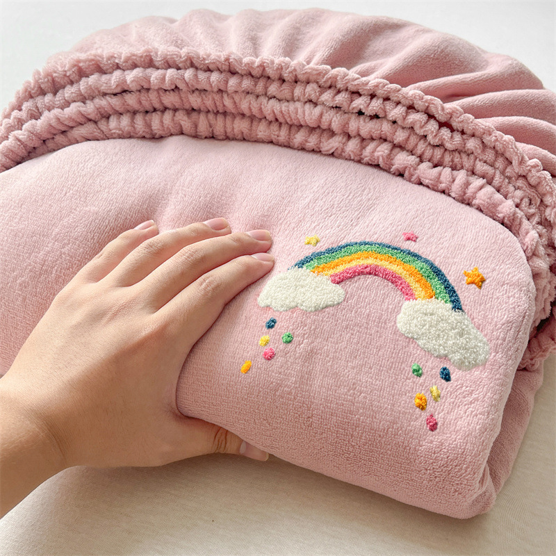Madre y bebé clase A cama de terciopelo de leche sombrero caliente toalla antiestática bordada colchón cubierta protectora de invierno grueso cubierta de cama de terciopelo