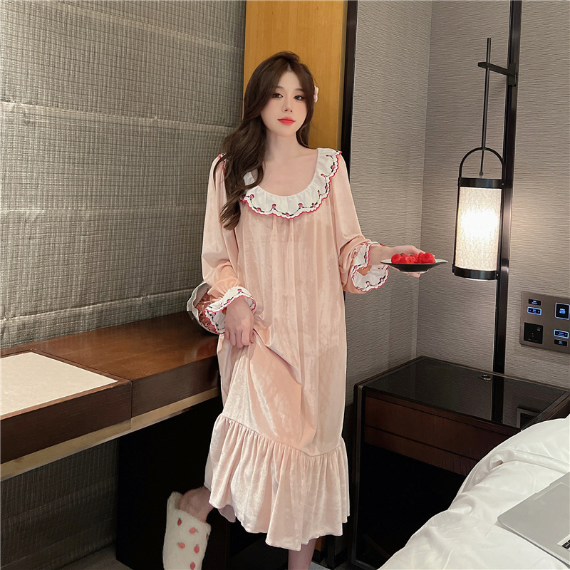 秋冬季气质韩国绒绣花领灯笼袖长袖圆领睡裙居家睡衣女