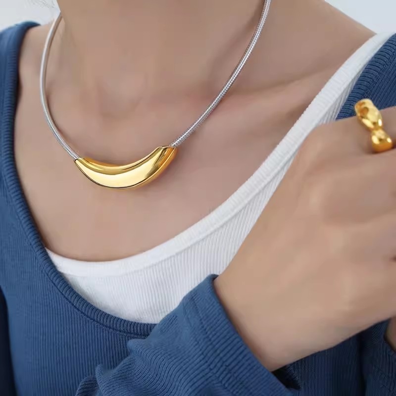 Colar choker em aço titânio minimalista e elegante_voghion.com